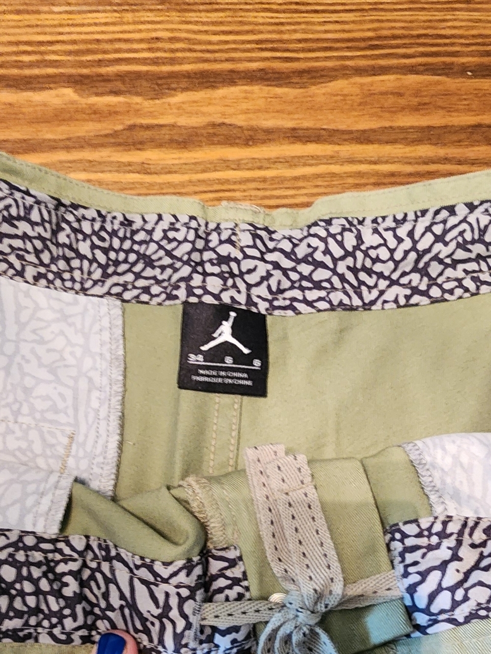 Jordan Men’s Khaki Cargo Shorts - Picture 3 of 4